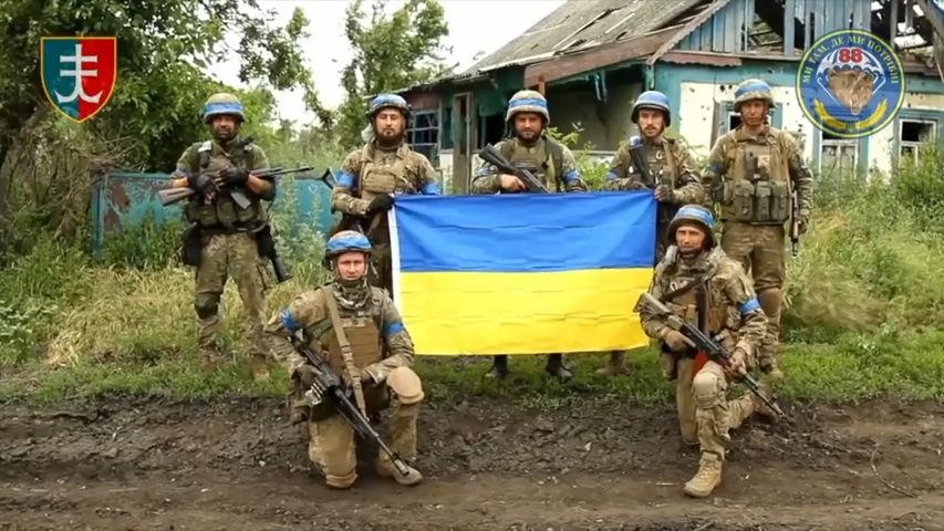Záběry z ukrajinské protiofenzivy: Armáda ukázala osvobozené obce